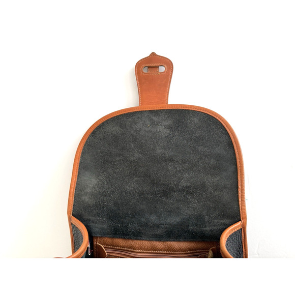 Dooney & Bourke Essex Shoulder Bag Vintage All Weather Leather Classic Black Tan - Picture 14 of 16
